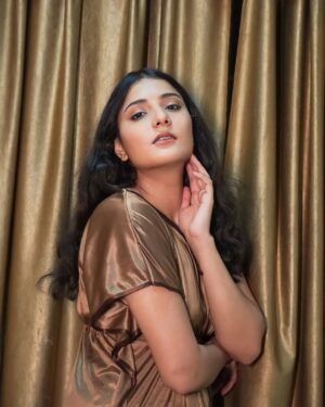 Vidushi Malpani Instagram - A little bit of sparkle, a whole lot of sass. ✨😉
Ignore the hashtags just as you ignored my previous family friendly shoots.
#newlook #trending #shoot #fun #classy #newme #insta #lovely #sexy #oldsong #oldisgold #foryou #foryoupage
📷- @vidushicreations