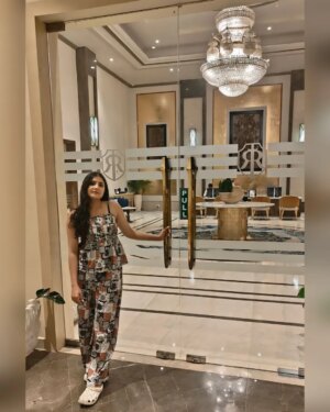 Vidushi Malpani Instagram - Just casually blending into forts, chandeliers, and valleys ✨😌
@vidushimalpani @vidushicreations