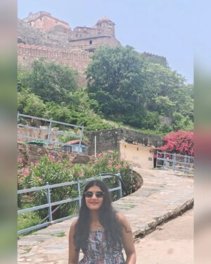 Vidushi Malpani Instagram - Just casually blending into forts, chandeliers, and valleys ✨😌
@vidushimalpani @vidushicreations