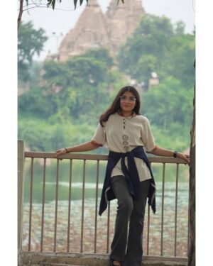 Vidushi Malpani Instagram - ✨ Exploring the timeless beauty of the Khajuraho Temples, where every intricate sculpture tells a story of ancient Indian culture and spirituality. These majestic works of art, carved with devotion and love, reflect the harmony between the divine and human, capturing the essence of life, love, and divinity. From the ornate temples to the detailed carvings, Khajuraho stands as a testament to India's rich artistic legacy. Truly, a marvel of history and culture preserved in stone! 🕌🗿🇮🇳 #KhajurahoTemples #AncientIndia #CulturalHeritage #IndianArt #TimelessBeauty #SpiritualityInStone