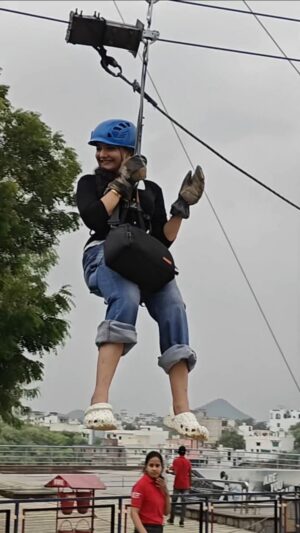 Vidushi Malpani Instagram - Caught between ‘I’m gonna die’ and ‘this is so fun ’ every 3 seconds 🙊🤸😅 
@vidushimalpani 
@statue.of.belief