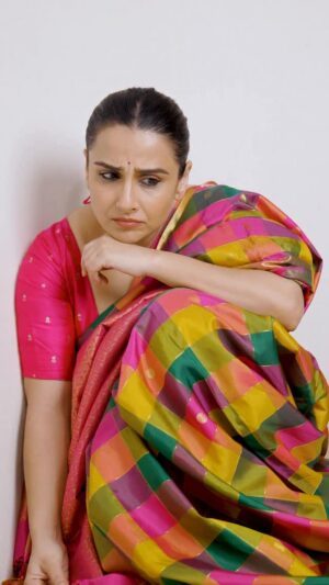 Vidya Balan Instagram - #Mondaymood 😅
Original audio : @udanpari_jiji