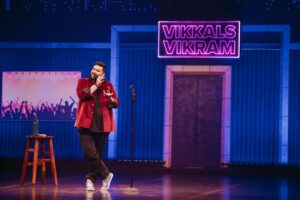 Vikkals Vikram Instagram - Thank you so much Chennai makkaley for making this show happen. With "Vikkals of Vikram" special coming to its end, this show is very close to my heart and I thank each one of you for turning up and filling the walls of the hall with your laughter. I couldn't have asked for anything better. This is such a dream come true moment for me. 🥹❤️ Truly surreal that 2000 people turned up to watch me perform. Thank you so much for supporting my art and I hope I fulfilled your expectations and beyond. Thank you all, again! 
#dreamscometrue #ஒருநாள் #vikkalsofvikram #vikkalsvikram #standupcomedytamil

Managed by @navneethcomic
Show director @smartathi 
Photographs by @kaybee_gram 
Jacket customised by @suitloungeindia 
MUA @valarmathy692

Upcoming shows: 
July 5th London 
July 6th Dublin
Ticket link in bio!