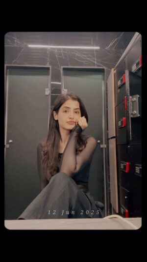 Vinali Bhatnagar Instagram - Post workout glow👄
.
.
.
.
#workoutsesh #black #ootd #love