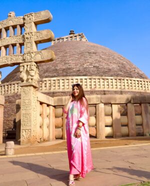 Vinita Bhatia Instagram - It was such a surreal feeling.. at the same time brought goose bumps at this Sanchi Stupa ,the oldest building in India. standing tall since the Indus Valley civilization in the country.
The Great Stupa was built by Ashoka in the third century BC.
The great Stupa was destroyed by the king of the Shunga Dynasty, , in the 2nd Century BC, but later his son Agnimitra reconstructed it.
It’s been 200 years that this stupa has been rediscovered so 200 Rupees note has picture of this world heritage
So this shoot is truly special and memorable 🩷
#actor#model#world #heritage #india #monument #proud #happy#blessed#beauty #beautiful#explore#instagram #instagood #dubai#mumbai#nagpur#stupa