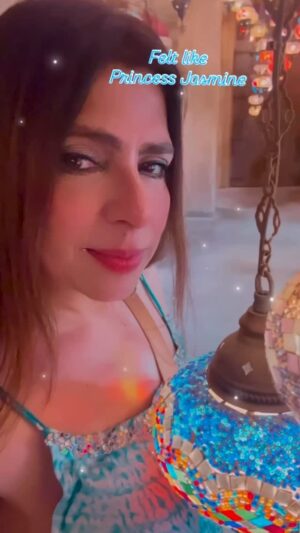 Vinita Bhatia Instagram - Alladins Magical World 🪔
That was the feel of roaming solo on Alseef streets ..kind of Princess Jasmine feel😍
Travelling solo here for this reel I was the model , director & photographer 😅
Hope you all like this ❤️
#model #actor#alseefdubai #beauty #love #explore #instagood #dubai #follow #viral #trending #mumbai#nagpur