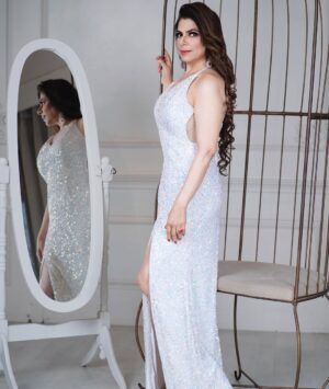 Vinita Bhatia Instagram - White Gamour Alert💕
Photoshoot for US brand..
# actor #model#shoot #fashion #gown #beauty #beautiful #love#mumbai #photo #photography #photooftheday #explore#explorepage #mumbai#dubai#nagpur#follow