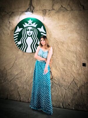 Vinita Bhatia Instagram - One of the most famous Starbucks of the world..
Starbucks alseef 🤩
Located in Dubai Creek’s Al-Seef district, this offers views of traditional dhows and is part of a historic area.
Very famous with influencers worldwide .. not only for its taste but for its lovely view too…
A must visit when you go to Dubai 😍
#dubai #dubaifashion #coffee #actor#model#mrsindia #vinitabhatia #fashion#love#travel #destination#heritage #explore#follow#viral#trending #instagood #instagram #photooftheday