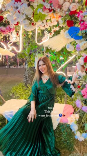 Vinita Bhatia Instagram - 2025 Manifestation.. 🧿❤️🥰
Photography @goshtasohlyachi
What all you are manifesting 🤩
#actor#model#mrsindia #beauty #beautiful #love #manifestation#health#blessed #happy #success#explore #viral#trending #instagood #reels #instagram#dubai#mumbai#nagpur#follow