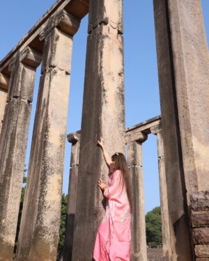 Vinita Bhatia Instagram - It was such a surreal feeling.. at the same time brought goose bumps at this Sanchi Stupa ,the oldest building in India. standing tall since the Indus Valley civilization in the country.
The Great Stupa was built by Ashoka in the third century BC.
The great Stupa was destroyed by the king of the Shunga Dynasty, , in the 2nd Century BC, but later his son Agnimitra reconstructed it.
It’s been 200 years that this stupa has been rediscovered so 200 Rupees note has picture of this world heritage
So this shoot is truly special and memorable 🩷
#actor#model#world #heritage #india #monument #proud #happy#blessed#beauty #beautiful#explore#instagram #instagood #dubai#mumbai#nagpur#stupa