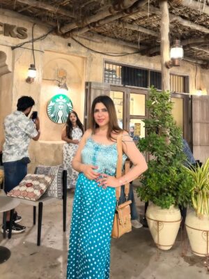 Vinita Bhatia Instagram - One of the most famous Starbucks of the world..
Starbucks alseef 🤩
Located in Dubai Creek’s Al-Seef district, this offers views of traditional dhows and is part of a historic area.
Very famous with influencers worldwide .. not only for its taste but for its lovely view too…
A must visit when you go to Dubai 😍
#dubai #dubaifashion #coffee #actor#model#mrsindia #vinitabhatia #fashion#love#travel #destination#heritage #explore#follow#viral#trending #instagood #instagram #photooftheday
