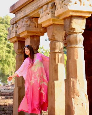 Vinita Bhatia Instagram - It was such a surreal feeling.. at the same time brought goose bumps at this Sanchi Stupa ,the oldest building in India. standing tall since the Indus Valley civilization in the country.
The Great Stupa was built by Ashoka in the third century BC.
The great Stupa was destroyed by the king of the Shunga Dynasty, , in the 2nd Century BC, but later his son Agnimitra reconstructed it.
It’s been 200 years that this stupa has been rediscovered so 200 Rupees note has picture of this world heritage
So this shoot is truly special and memorable 🩷
#actor#model#world #heritage #india #monument #proud #happy#blessed#beauty #beautiful#explore#instagram #instagood #dubai#mumbai#nagpur#stupa