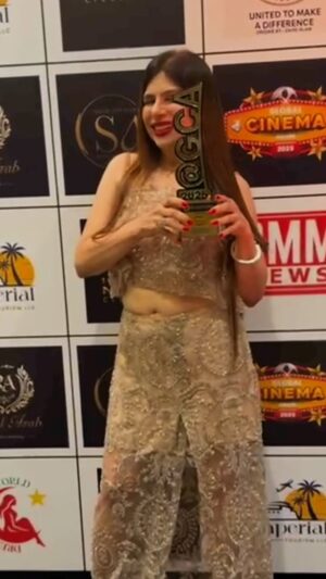 Vinita Bhatia Instagram - That moment which you are waiting for comes and you are full of excitement for the dreams coming true of receiving international award for all the hardwork you have put through years in your work❤️❤️
Extremely honoured and privileged to receive this international award Global cinema awrard and Leadership excellence award 2025 by @aajkaasia at a very glittering function at @hyattregencydubaicreek Dubai.
It was a pride to receive award at the hands of @Dr.kabirkv & khaled Nawab dad khodaalbalooshi
Celebrity guest was Bollywood star Esha gupta
Other prominent guests were @rj.mahvash @jumana
Extremely thankful to @aajkaasia and @aankursihag for the kind invitation
Dress designer @prachi_bhogawar_official
#actor #model #mrsindiainternational #award #international #happy #blessed#beautiful #fashion #talent #dubai #photooftheday #love #explore #instagram #instagood #highlights#follow