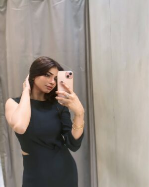 Vinniee Singh Instagram - Very demure, very mindful. 🧿❤️🤑