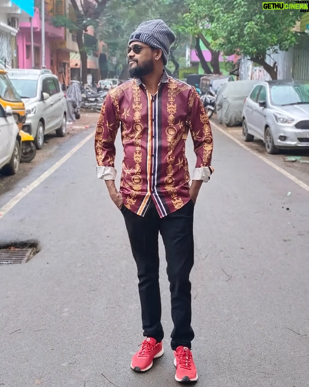 Vinoth Gana - 1K Likes - Hi dears wish you happy new year to all the friends and family love u all fans and friends 
♥️🙌🎉😍😘🎊🥰🤝🫂💙