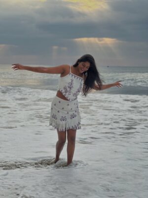 Vinusha Devi Instagram - Sun ☀️ Beach 🌊 Me 🧜‍♀️