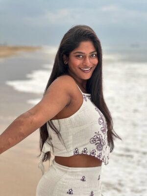 Vinusha Devi Instagram - Sun ☀️ Beach 🌊 Me 🧜‍♀️