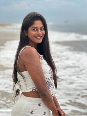 Vinusha Devi Instagram - Sun ☀️ Beach 🌊 Me 🧜‍♀️