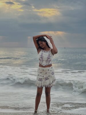Vinusha Devi Instagram - Sun ☀️ Beach 🌊 Me 🧜‍♀️
