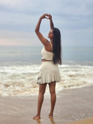 Vinusha Devi Instagram - Sun ☀️ Beach 🌊 Me 🧜‍♀️