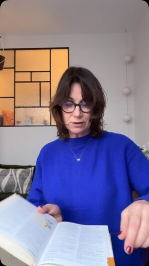 Virginie Hocq Instagram - Que ce monde est difficile pour nos enfants et les parents… finalement c’est comme nos parents avec nous et les « nouvelles technologies « ils ont du avoir peur de la calculatrice et puis plus tard de l’ordinateur … il faut montrer le bon exemple et je suis suiiii faible vite je vais m’inscrire à une formation chat gpt #mother #parents #instagram #life #chatgpt