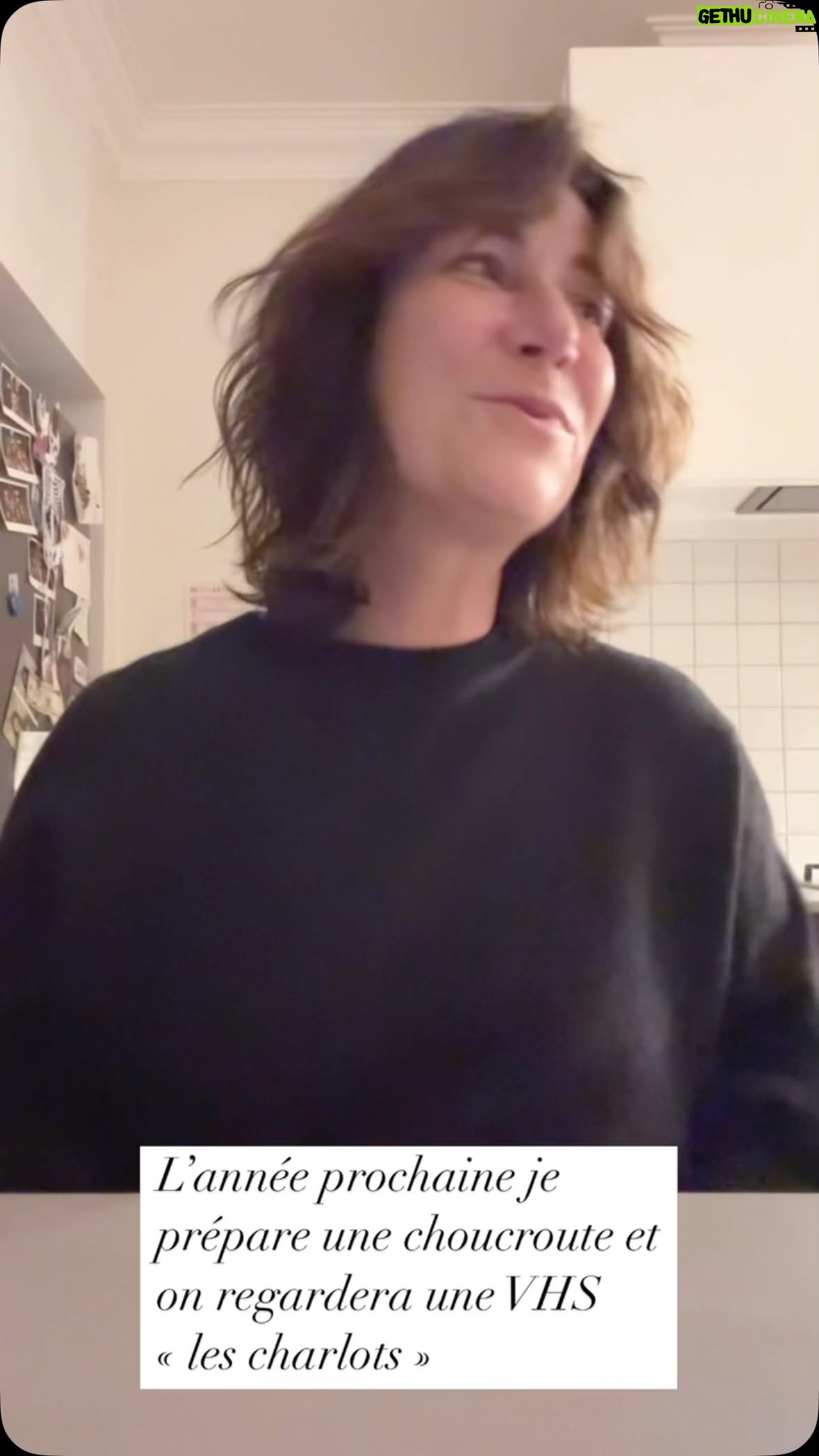 Virginie Hocq - 2.5K Likes - Je suis faaaaaatiguee mais je ris mais je suis faaaaaatiguee ( t’as la réf?)