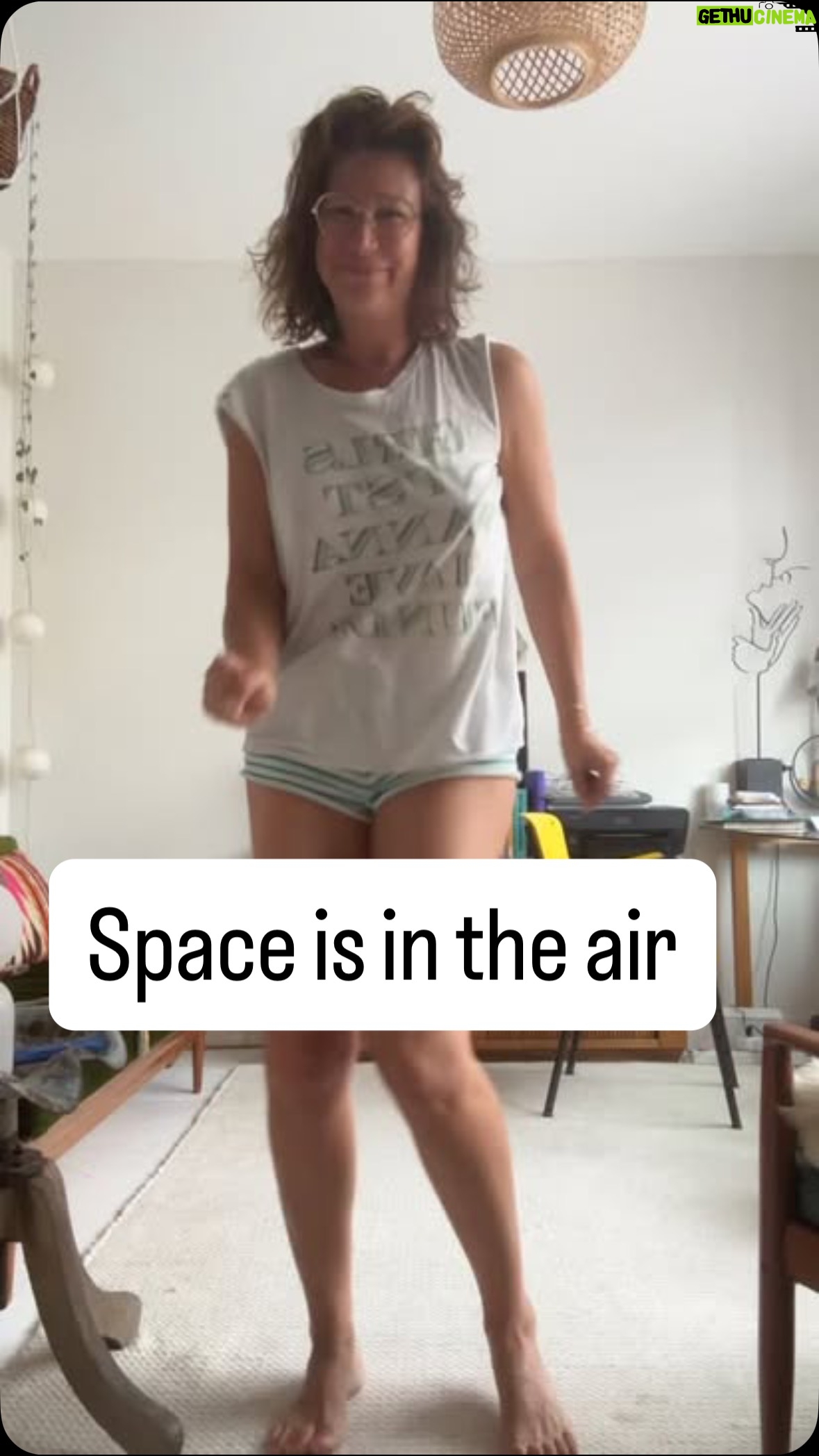 Virginie Hocq - 18.8K Likes - Space is in the air oui!
Retour à l’espace fin de la van life, de la place pour ce grand corp! #vanlife #house #happy