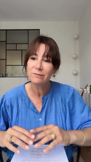 Virginie Hocq Instagram - Le rire… il faut rire… on ne comprend rien mais vous allez rire #laugh #mother