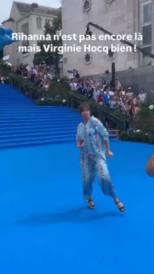 Virginie Hocq Instagram - La voici ce fameux moment… à votre demande !! Merci j’ai fait le buzzzzzz comme on dit… grâce à vous 😂 #crasy #schtroumpf #