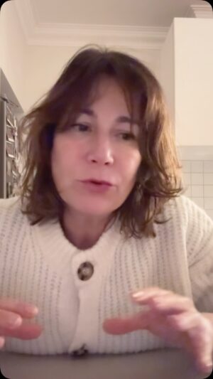Virginie Hocq Instagram - Appelons une chatte une chatte… #educationpositive #mother #sheet #mylove tout de même !