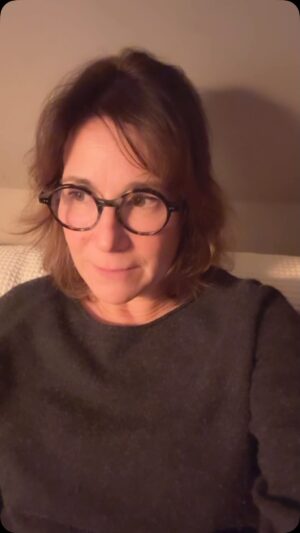 Virginie Hocq Instagram - L’amour d’une mère pour sa fille HUMORISTE DE L’humour…. Vilaine que je suis #top50 #woman #love #mother merci à vous tous!!!!