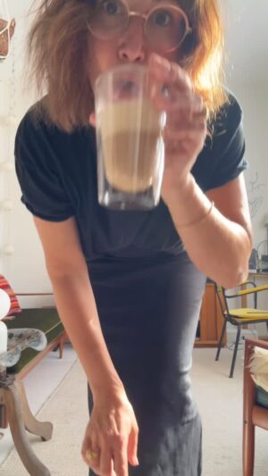 Virginie Hocq Instagram - Toujours pour ma cooooopine bientôt à petit café latte #friend #love #danse et bisous à tous… ces vidéos vont bientôt s’autodétruire 😁