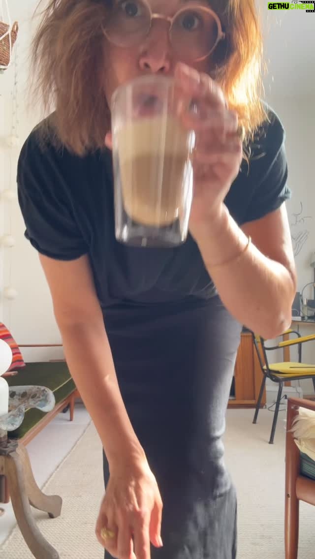 Virginie Hocq - 4.2K Likes - Toujours pour ma cooooopine bientôt à petit café latte #friend #love #danse  et bisous à tous… ces vidéos vont bientôt s’autodétruire 😁