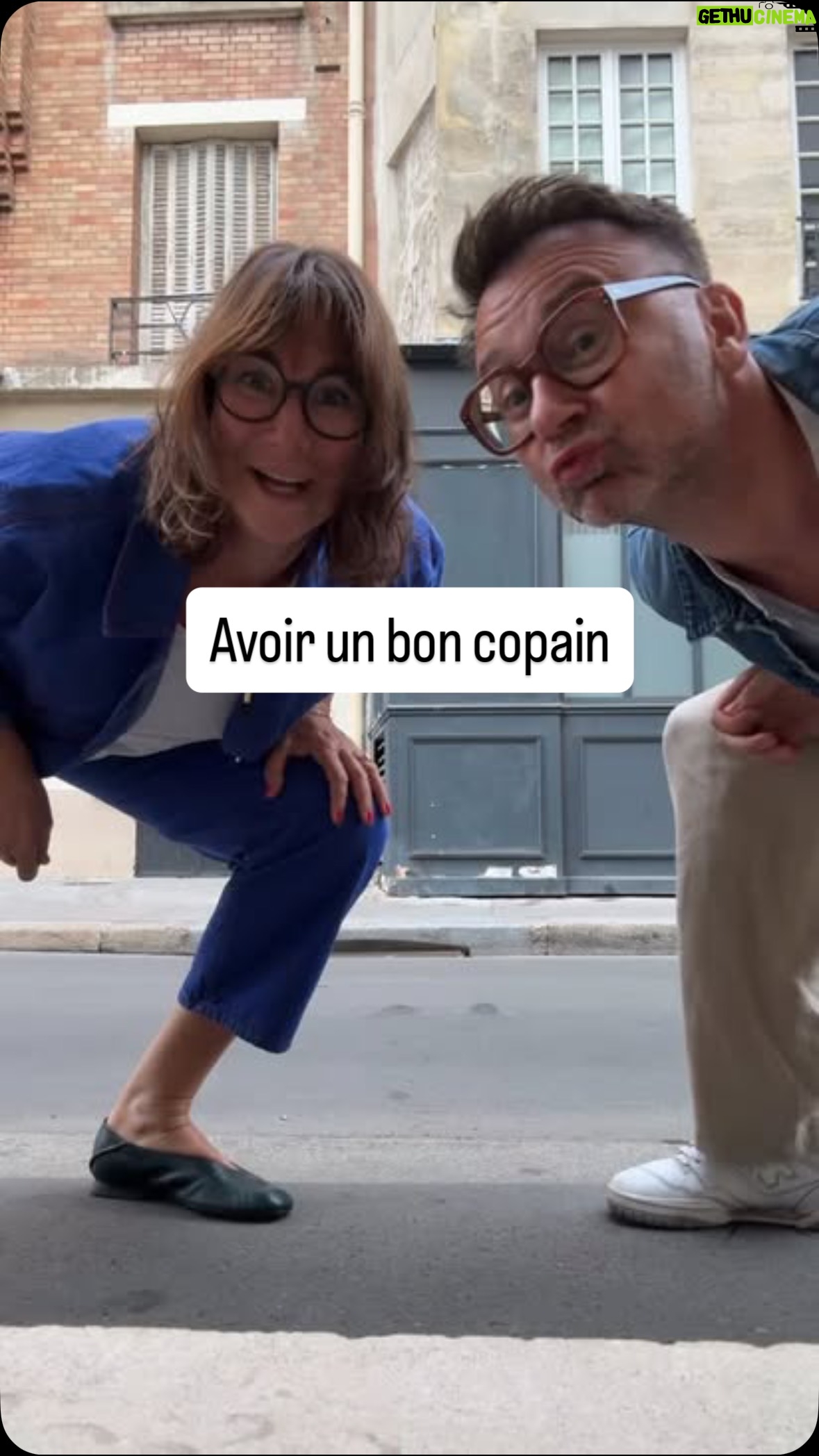 Virginie Hocq - 6.4K Likes - Des bisous de nous @andy.cocq #friend #actor #theater #love #laugh et merci @americanvintage_officiel je n’ai que des compliments sur mes tenues ♥️