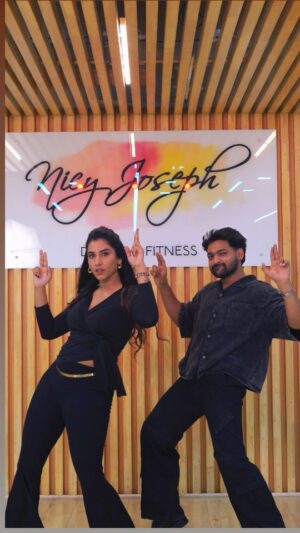 Vishnupriyaa bhimeneni Instagram - This song really did qatal my heart 💖
Studio : @nicyjosephdanceandfitness
#vishnupriyaabhimeneni #gururandhawa #qatal🔥 #qatal #trending #bollywood #bb8 #26 #may #gratefiul❤️ #dancelove #dancereels #reelitfeelit