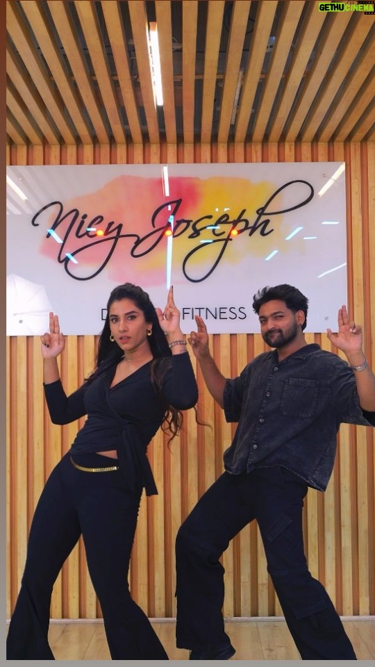 Vishnupriyaa bhimeneni - 165.3K Likes - This song really did qatal my heart 💖 

Studio : @nicyjosephdanceandfitness

#vishnupriyaabhimeneni #gururandhawa #qatal🔥 #qatal #trending #bollywood #bb8 #26 #may #gratefiul❤️ #dancelove #dancereels #reelitfeelit