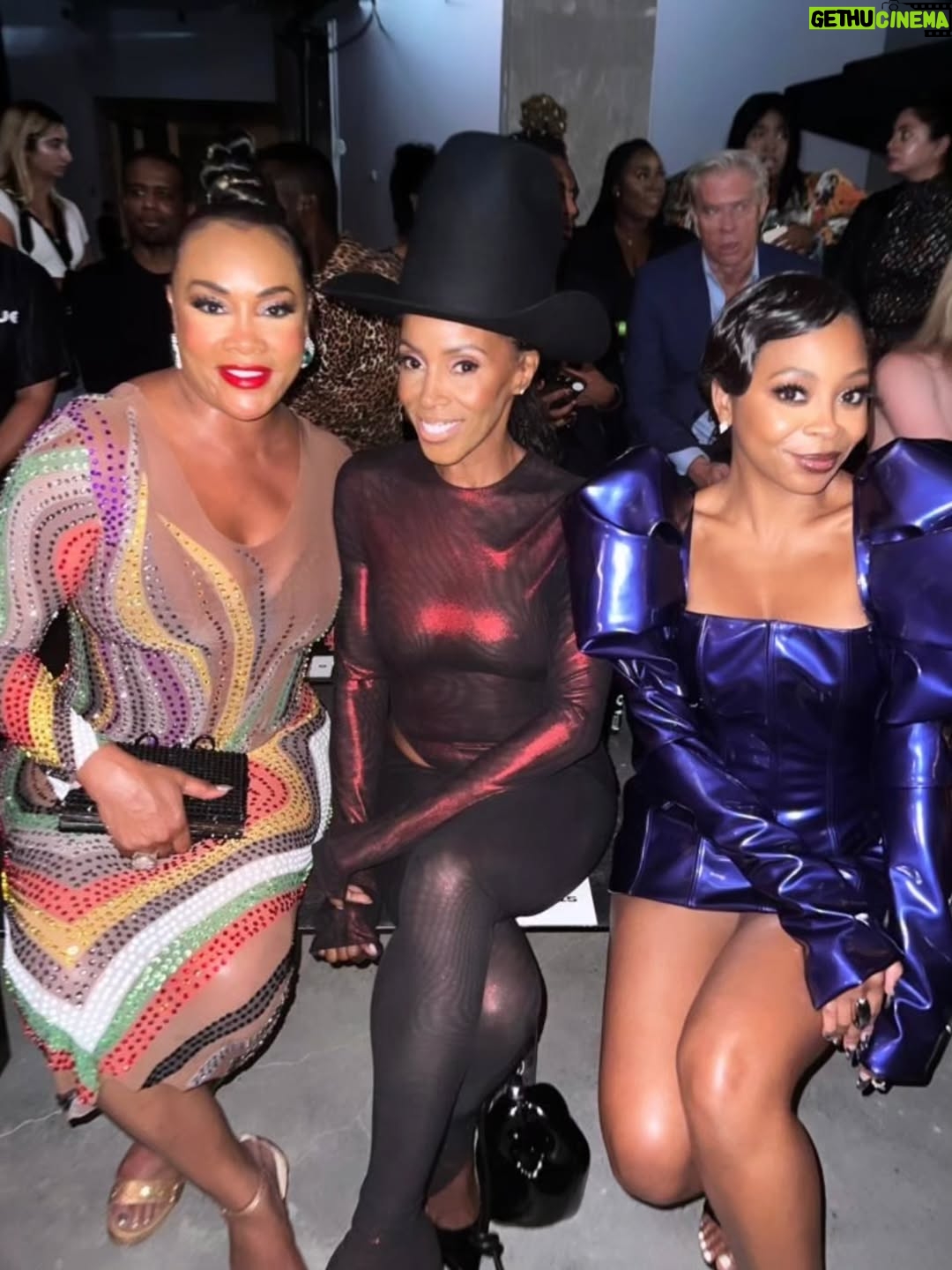 Vivica A. Fox - 15.4K Likes - TGIF Dawlings! #FBF in salute to #NYFashionWeek Had a BLAST attending da AMAZING @laquan_smith show compliments of my publicist @abjcoleman sitting front row w FAB @juneambrose @breshawebb Rocking @mewmewsofficial dress @renecaovilla  shoes @candyicejewelry @philipppleinofficial clutch Makeup @laniecekingmua Hair @_esbi3 #LifeIsGood #GodIsGood #Blessed #Respect #GurlPower #VivicaFoxHair #TeamVivica #TeamFox #MyGrindDontStop #LegitimateCareers #BossMoves #LoveWins #Fashionistas #ClassicBadChicks 🙌🏾🤴🏽👸🏽🤑🙌🏾