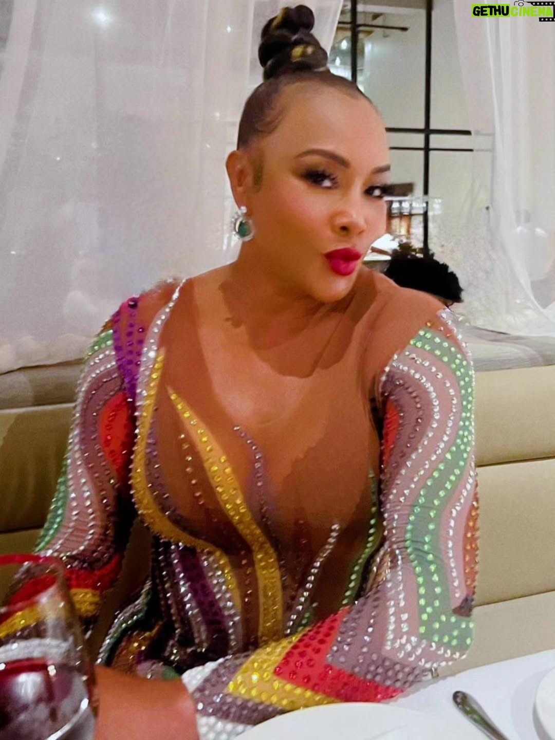 Vivica A. Fox - 15.4K Likes - TGIF Dawlings! #FBF in salute to #NYFashionWeek Had a BLAST attending da AMAZING @laquan_smith show compliments of my publicist @abjcoleman sitting front row w FAB @juneambrose @breshawebb Rocking @mewmewsofficial dress @renecaovilla  shoes @candyicejewelry @philipppleinofficial clutch Makeup @laniecekingmua Hair @_esbi3 #LifeIsGood #GodIsGood #Blessed #Respect #GurlPower #VivicaFoxHair #TeamVivica #TeamFox #MyGrindDontStop #LegitimateCareers #BossMoves #LoveWins #Fashionistas #ClassicBadChicks 🙌🏾🤴🏽👸🏽🤑🙌🏾