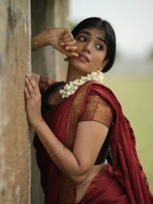 Viyana Instagram - ♥️🥰
Make up : @makeoverbyjo
Clicked : @sinty_boy