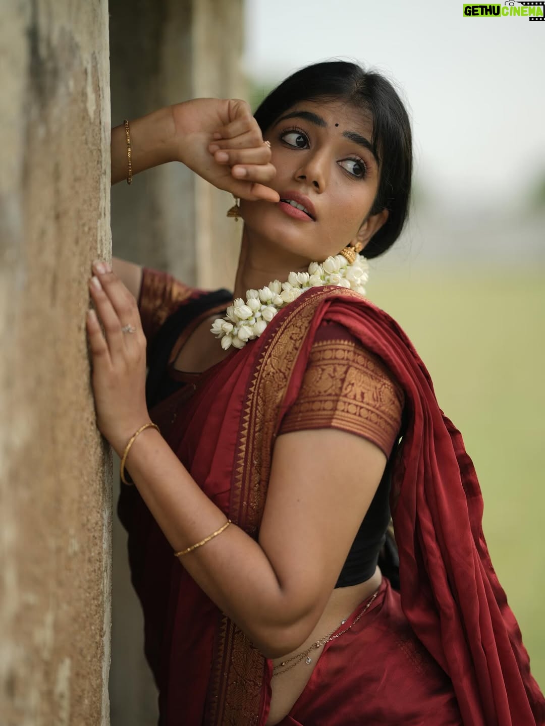 Viyana - 3 Likes - ♥️🥰

Make up : @makeoverbyjo 

Clicked : @sinty_boy