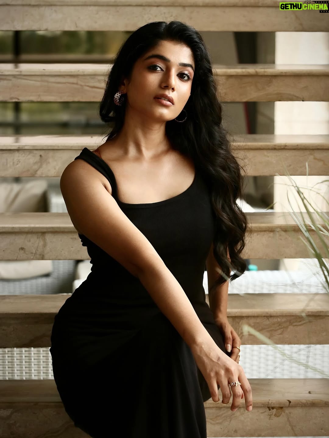 Viyana - 3 Likes - Embracing the dark side. 🖤

Shot by : @shakthi.dop5