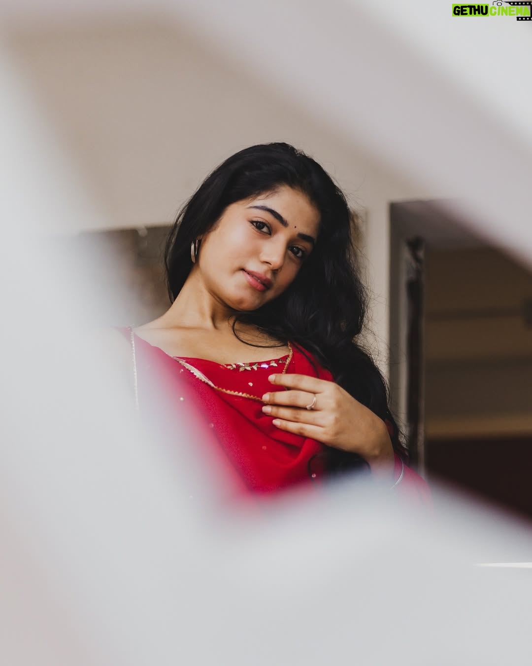 Viyana - 3 Likes - ✨ பித்து பித்து கொண்டு தவித்தேன் தவித்தேன்
உபித்து பித்து கொண்டு தவித்தேன் தவித்தேன்
உன்னை எண்ணி நான் வாடி போவேன்
நீ இல்லாமல் கவிதையும் இசையும்
சுவையே தராது ✨

In Frame : @viyana_rr