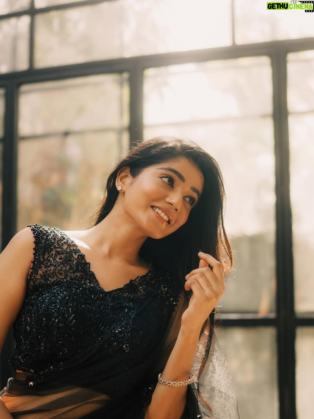 Viyana - 3 Likes - ♥️🍁

Shot by : @its_surean 

Attire : @signature_by_bharathi 

Make up : @muthugokila_artistry