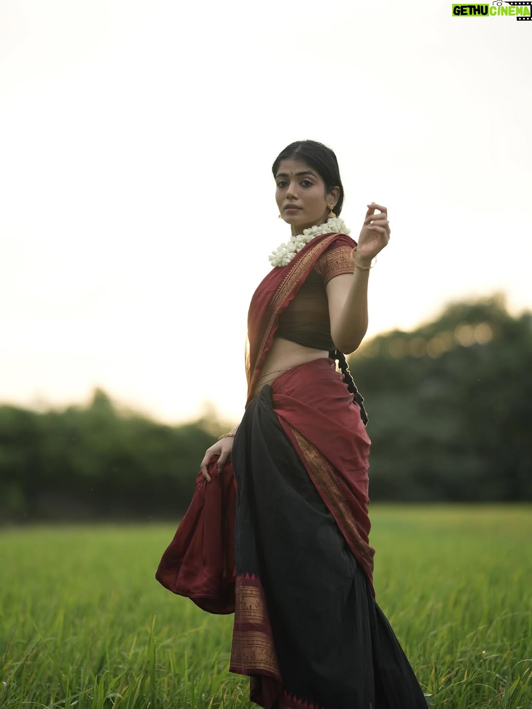 Viyana - 3 Likes - ♥️🥰

Make up : @makeoverbyjo 

Clicked : @sinty_boy