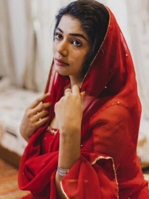Viyana Instagram - ♥️
Clicked : @studiod_stories