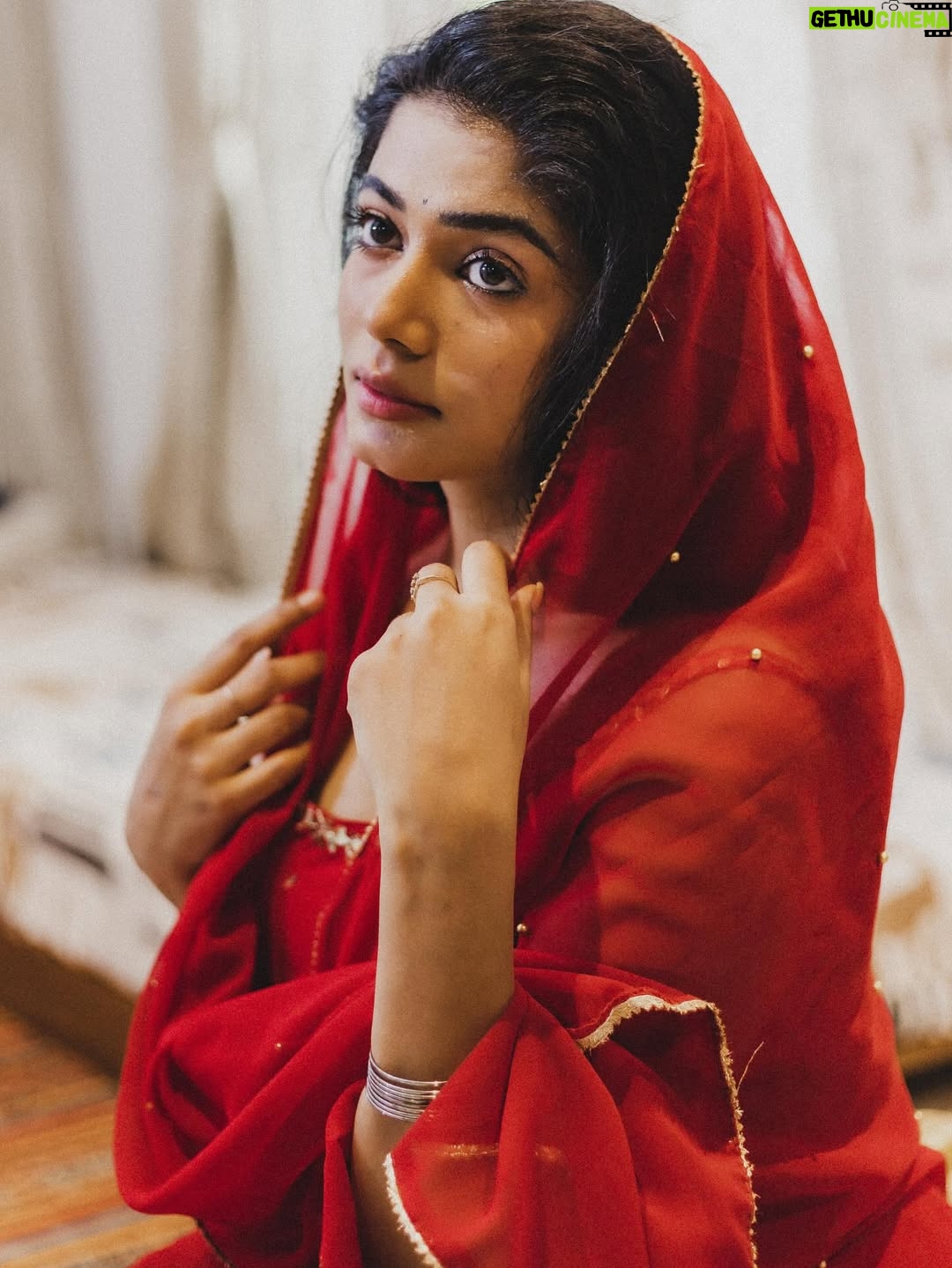 Viyana - 3 Likes - ♥️

Clicked :  @studiod_stories