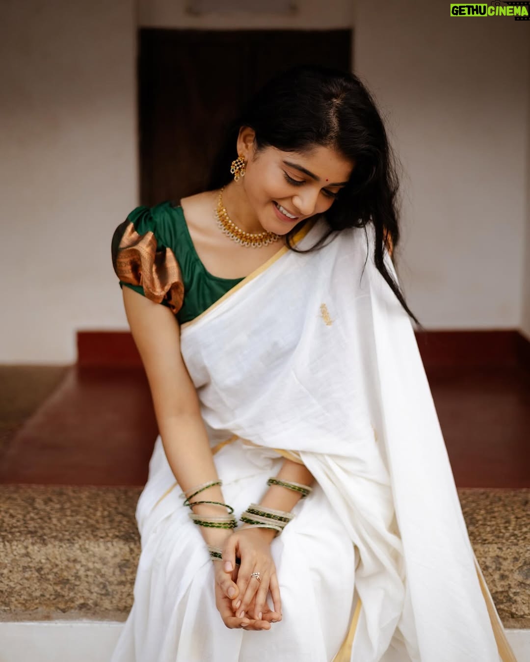 Viyana - 3 Likes - 🤍

Clicked : @arvindh_suresh 

Make up : @makeoverbyjo