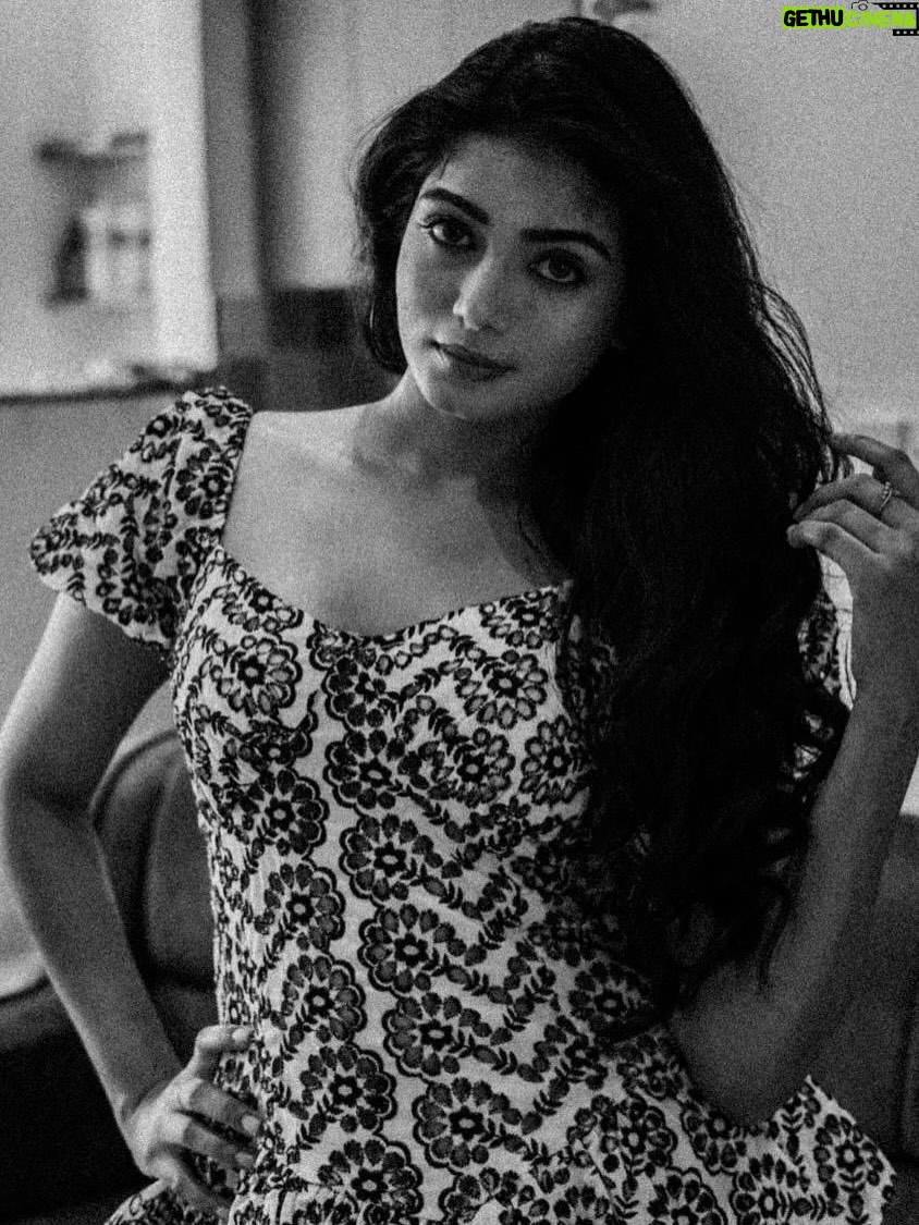 Viyana - 3 Likes - 🫥

shot by: @nav_krissh