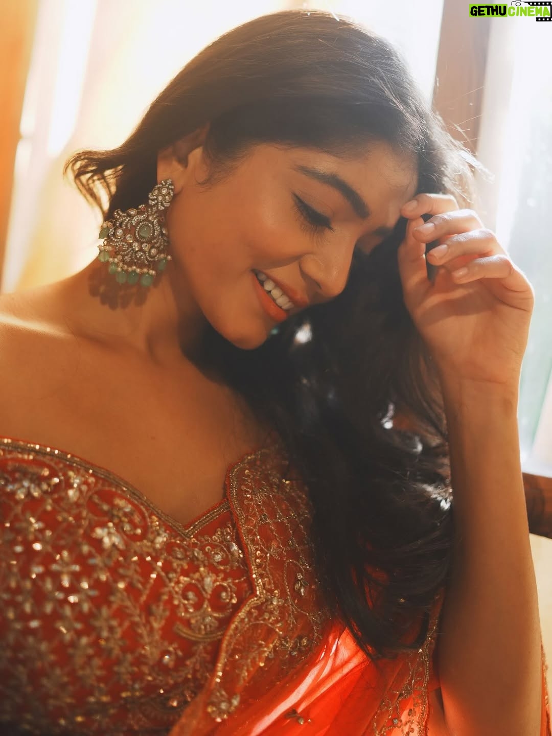 Viyana - 3 Likes - Shot by : @its_surean 

Attire : @signature_by_bharathi 

Make up : @muthugokila_artistry
