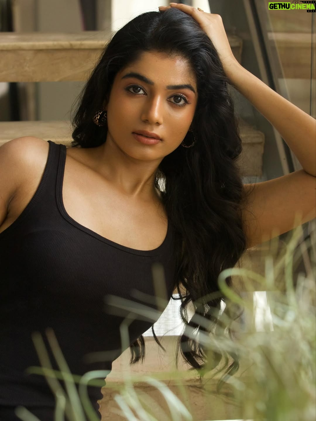 Viyana - 3 Likes - 🫥glossy 

Make over : @red_makeover 
Loc : @mconventions